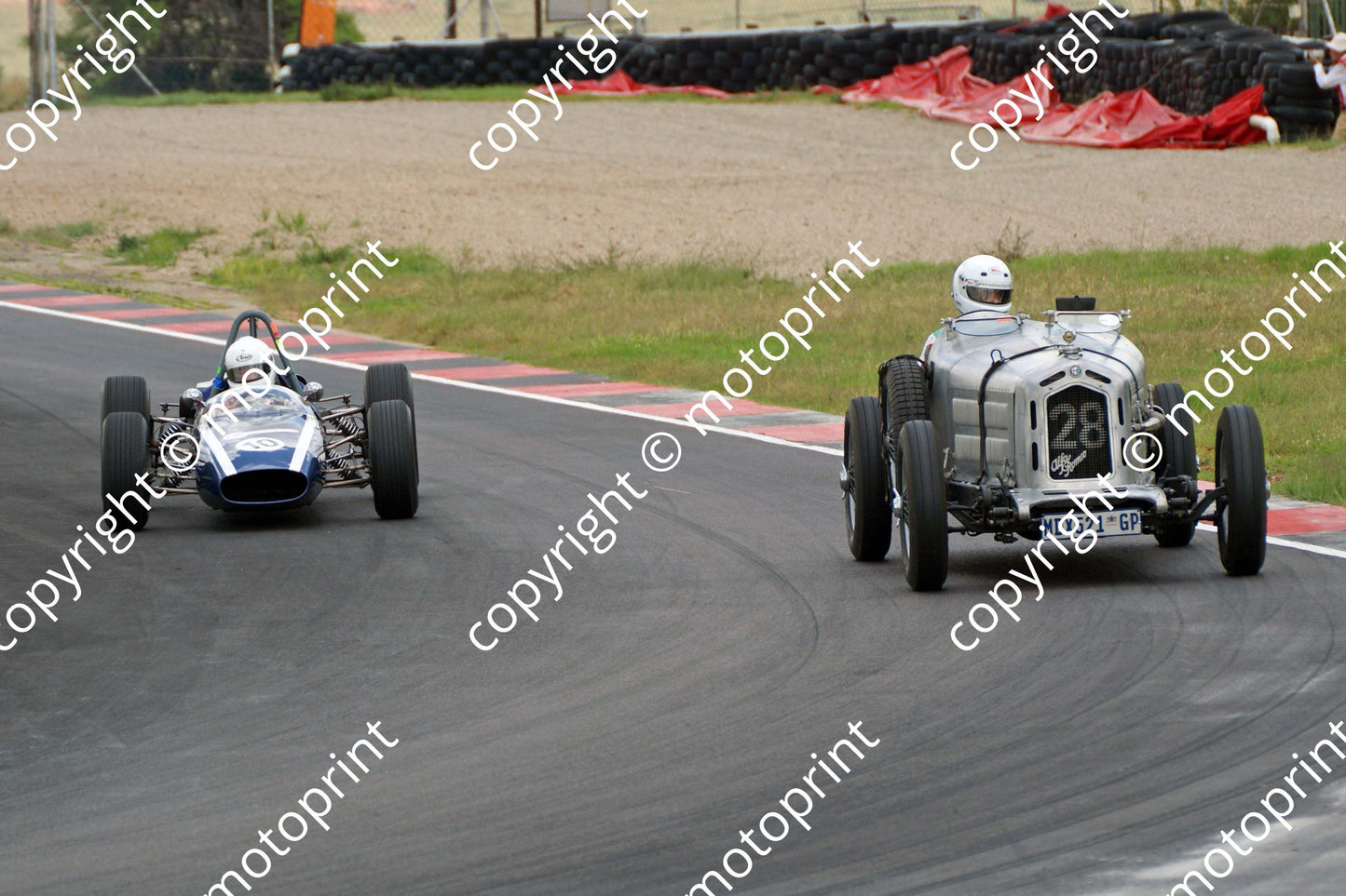 28 Brian Esterhuysen 1933 Alfa Monza repl; 10 Dave Alexander LDS Alfa(19)