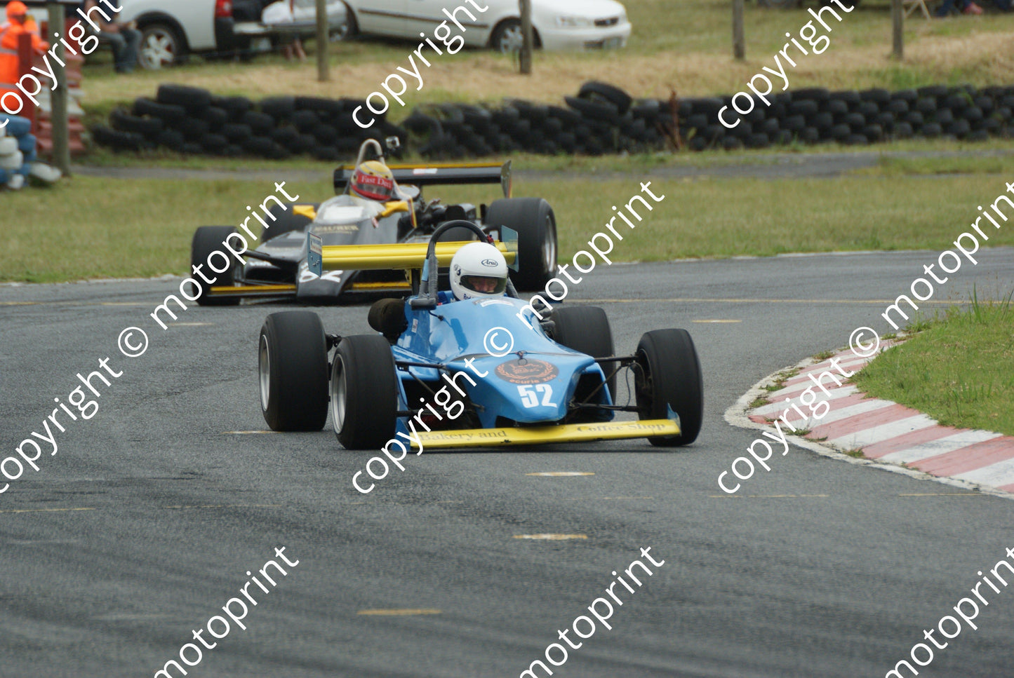 52 Roddy Mills Pilbeam MP52 FF2000 82 Peter Kernick Maurer BMW MM82 ed(2) (1)