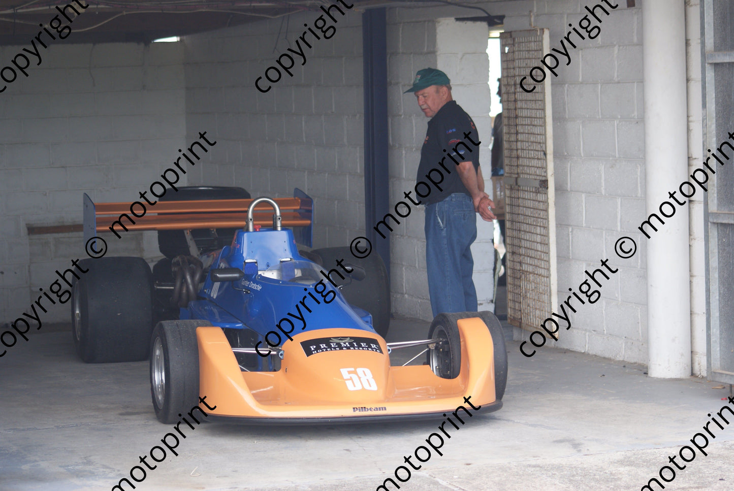 58 Gunter Drotschie garage Pilbeam Buick F5000 MP58 (11)
