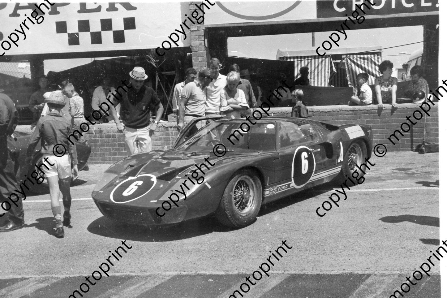 6 Peter Sutcliffe, Innes Ireland GT40 (1)