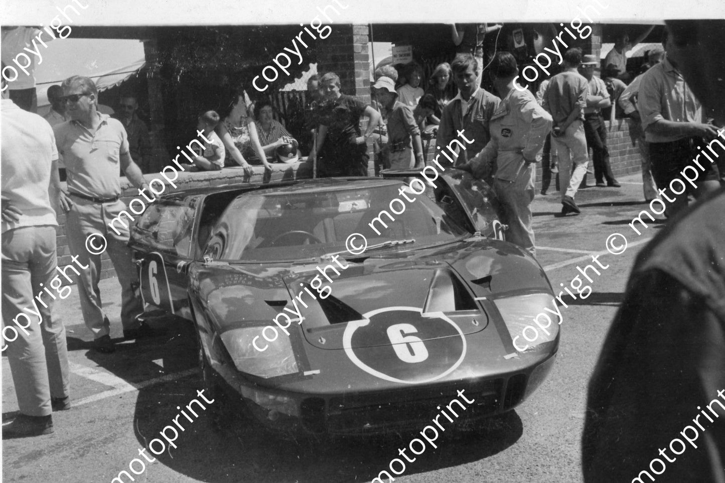 6 Peter Sutcliffe, Innes Ireland GT40 (2)