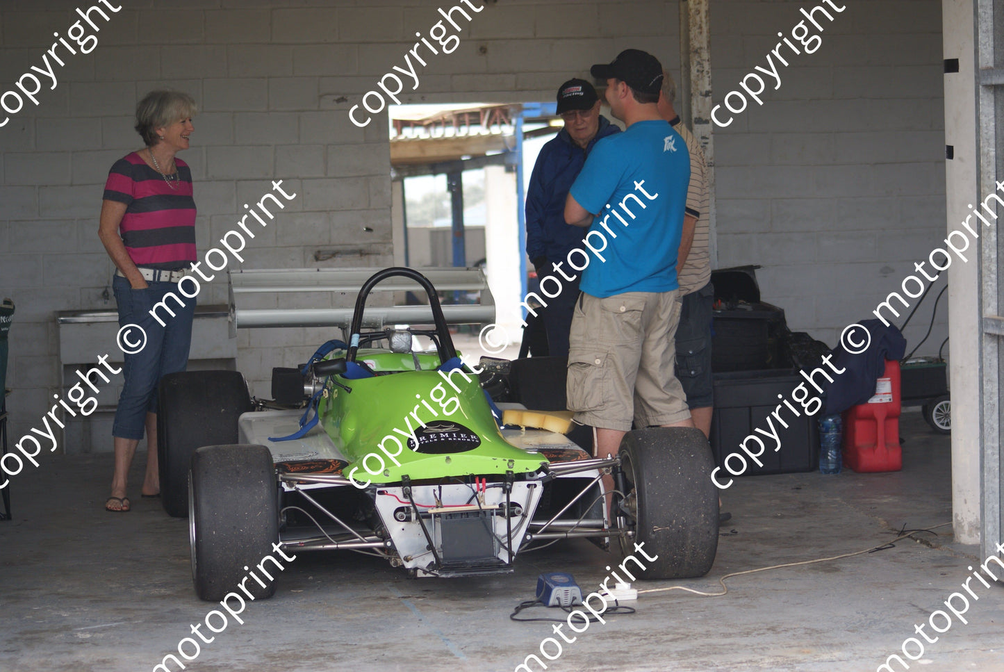 77 Tony Martin Pilbeam Ford garage MP52 FF2000 (12)