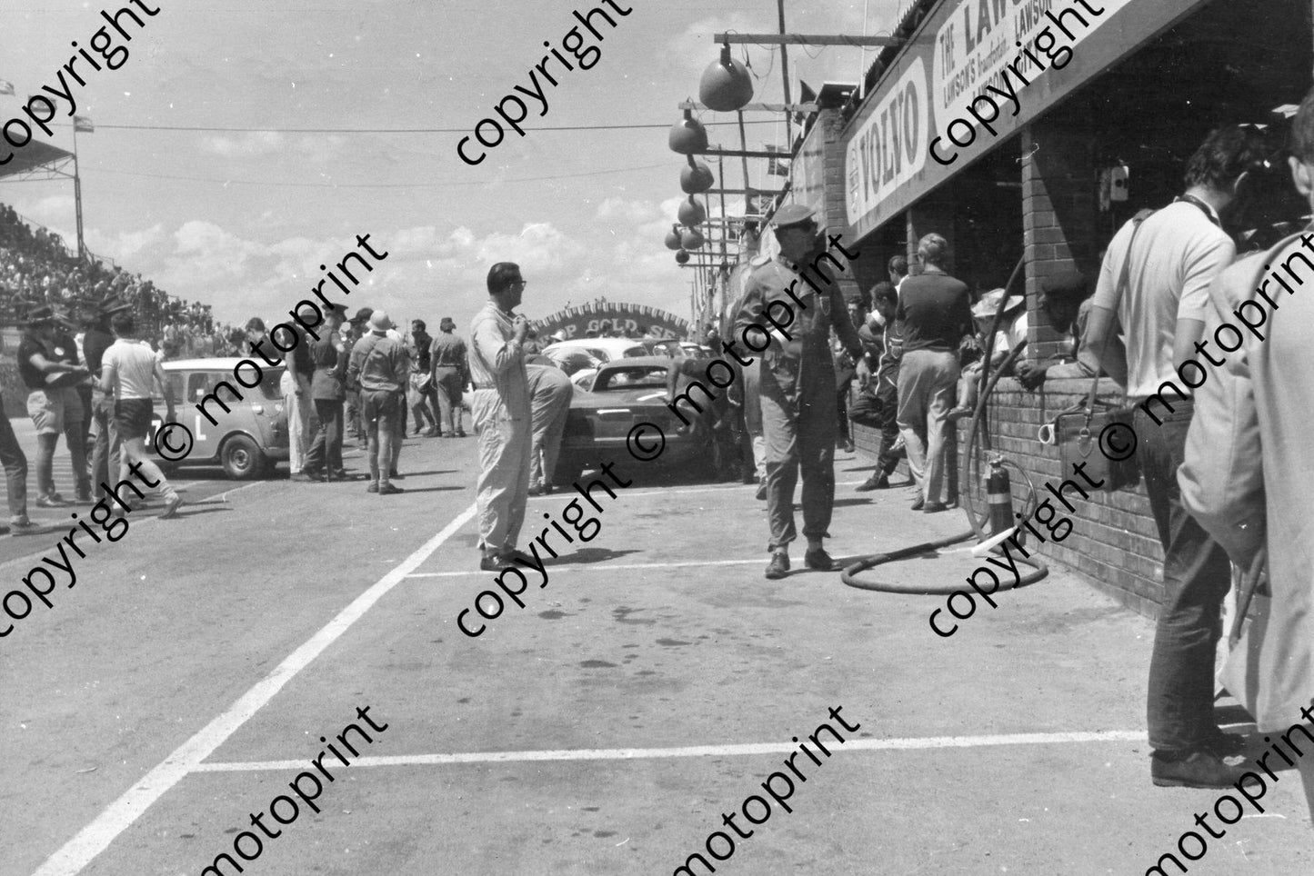 7 Mike Spence, John Love Ferrari 275LM 023 (5)