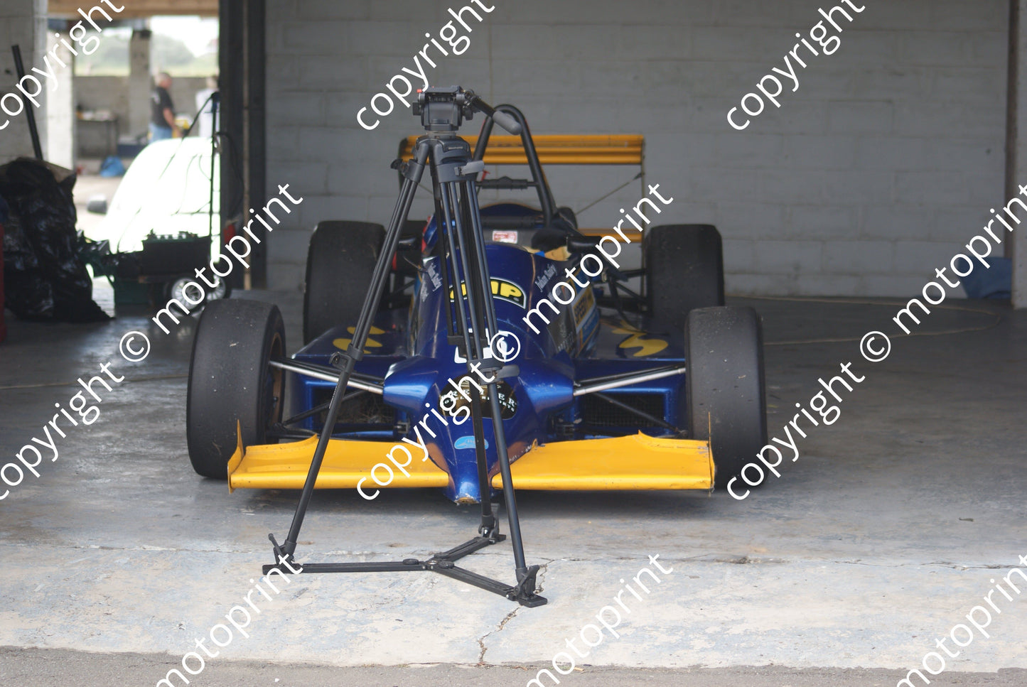 85 Mike Ward garage F3 Reynard 853 (22)
