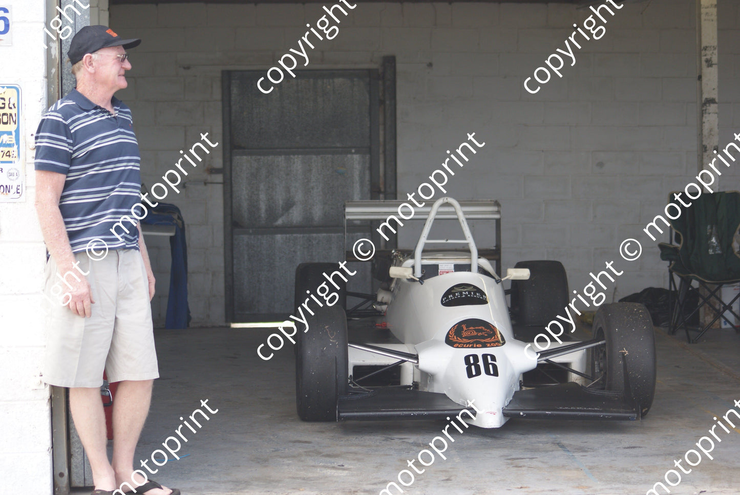 86 Graham Vos F3 garage Reynard VW 863 (25)