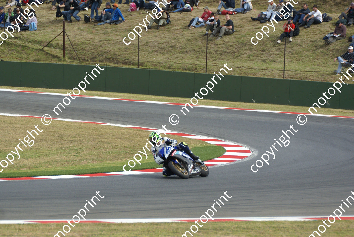 Crutchlow and speccies 16-5 DSC09547