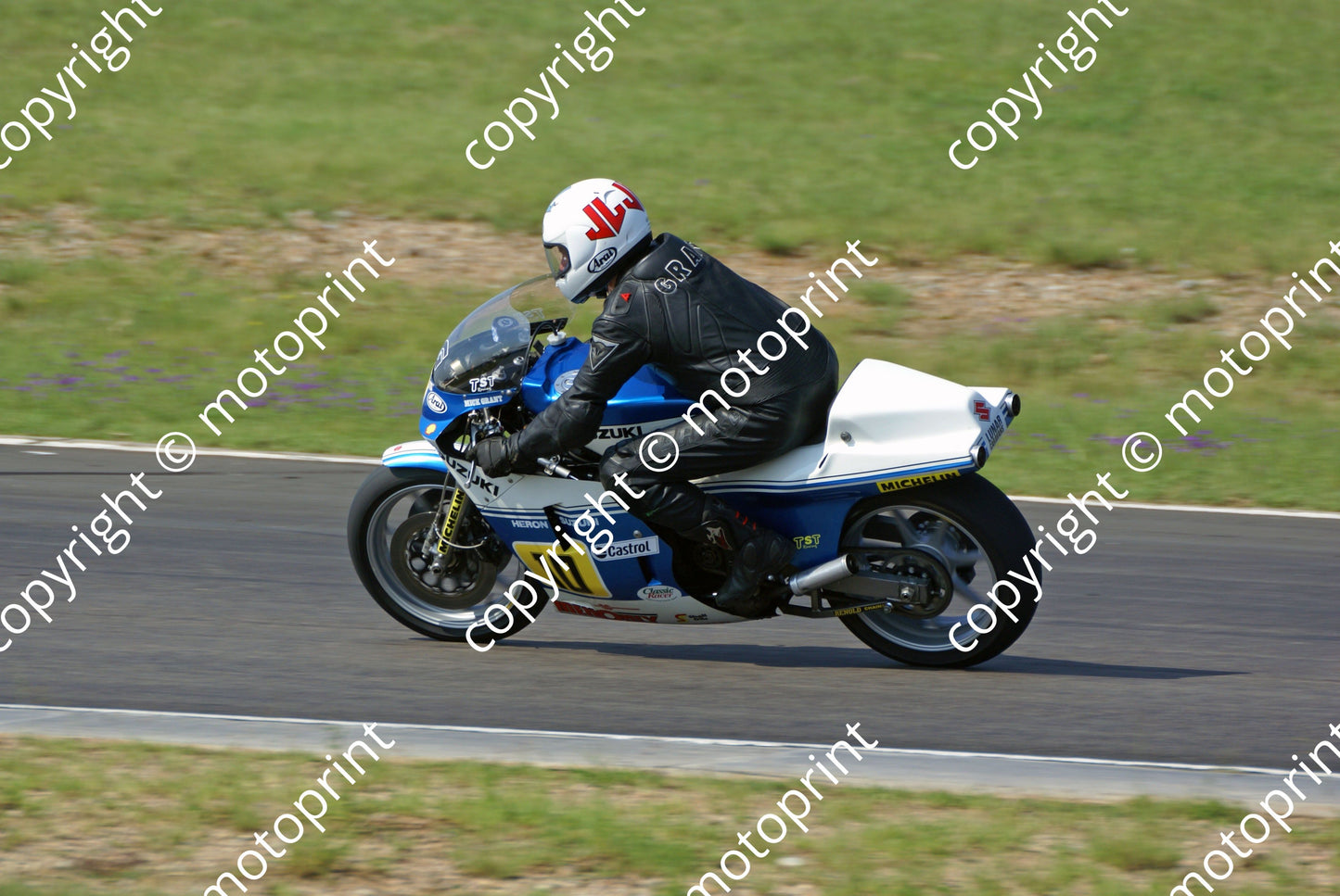 MC 10 Suzuki RGV 500 Mick Grant DSC02210