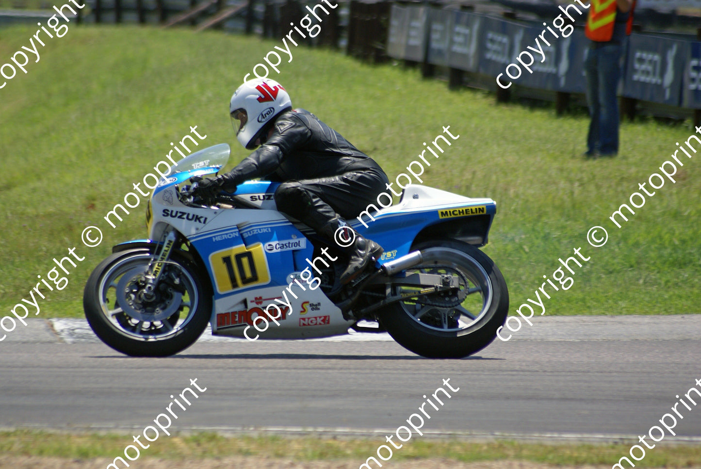 MC 10 Suzuki RGV 500 Mick Grant DSC02410