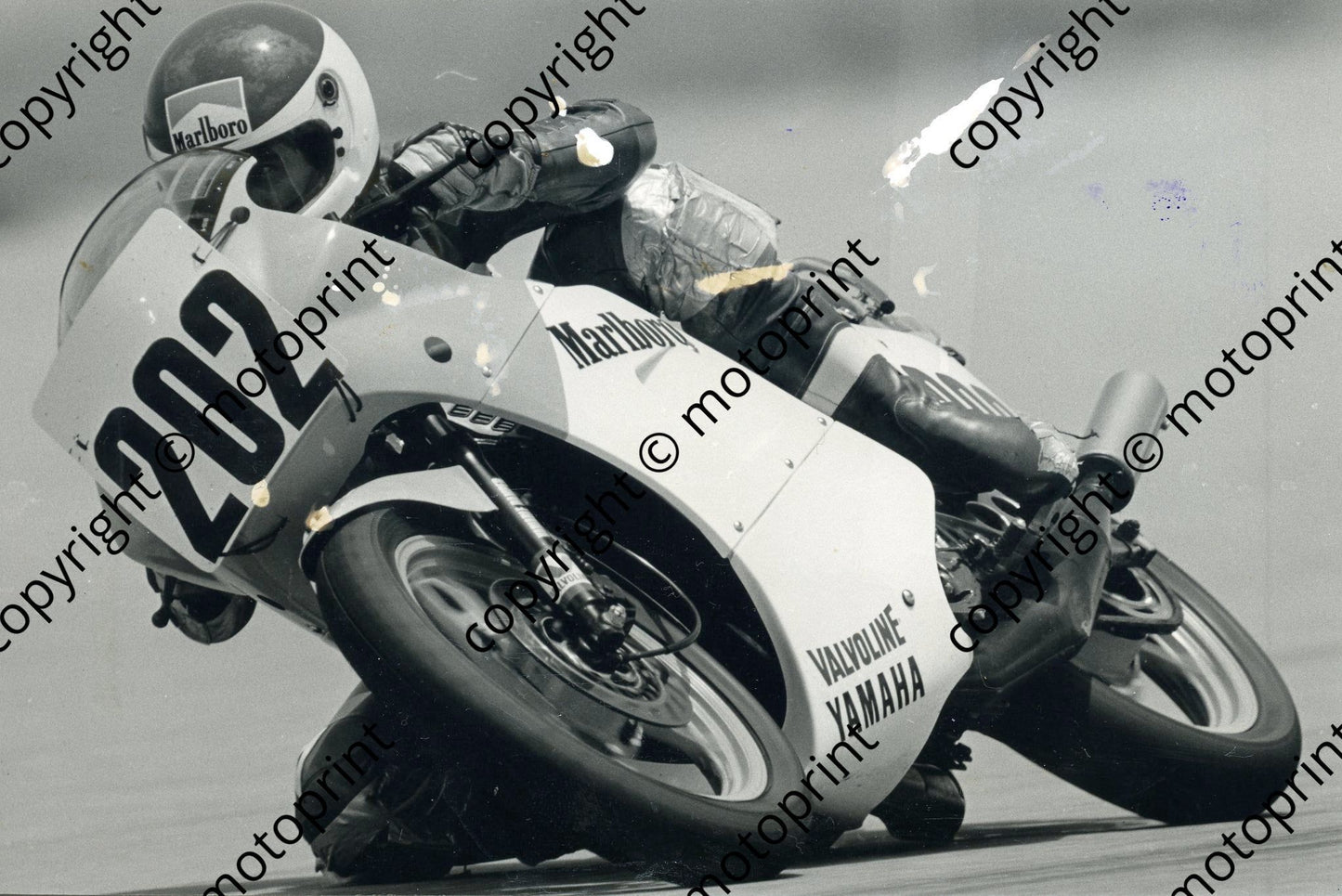 MC 1988 Jamie Thomas Marlboro Yamaha 400 class ZZ 018