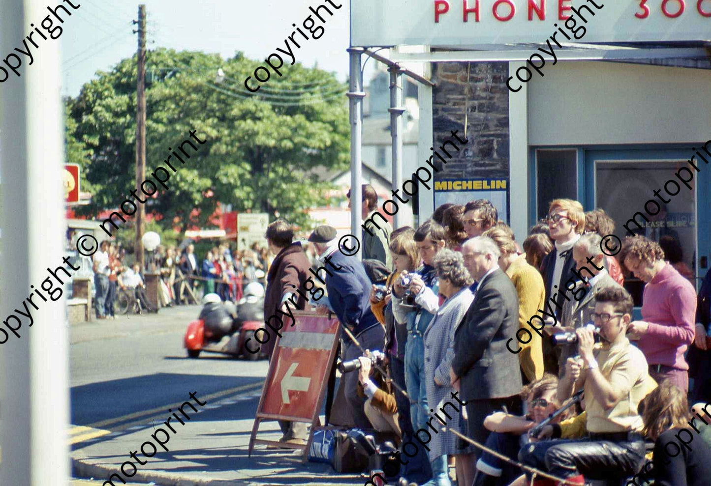 MC DHP among corner crowd