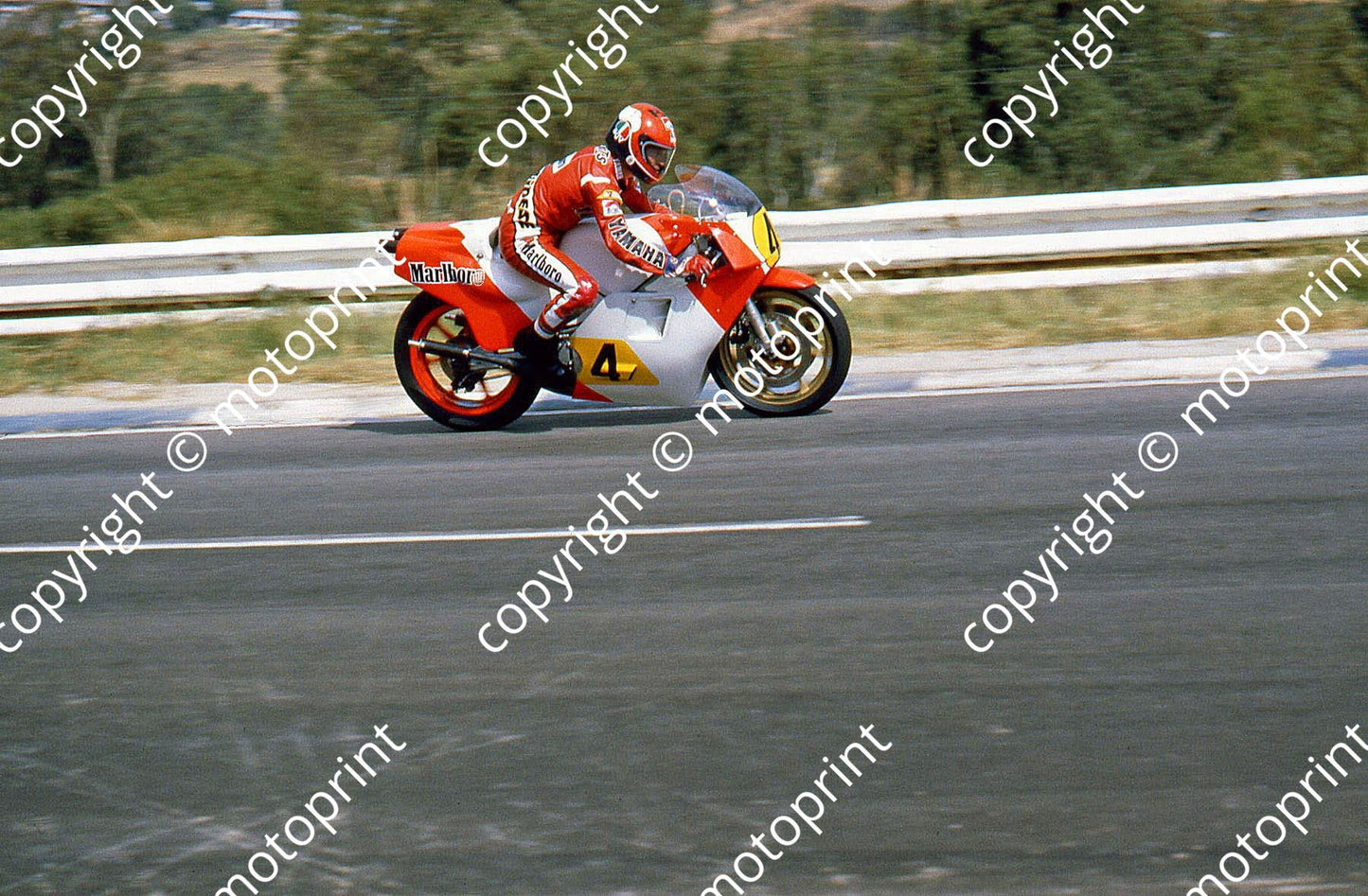 MC Roberts Yamaha no Marlboro side