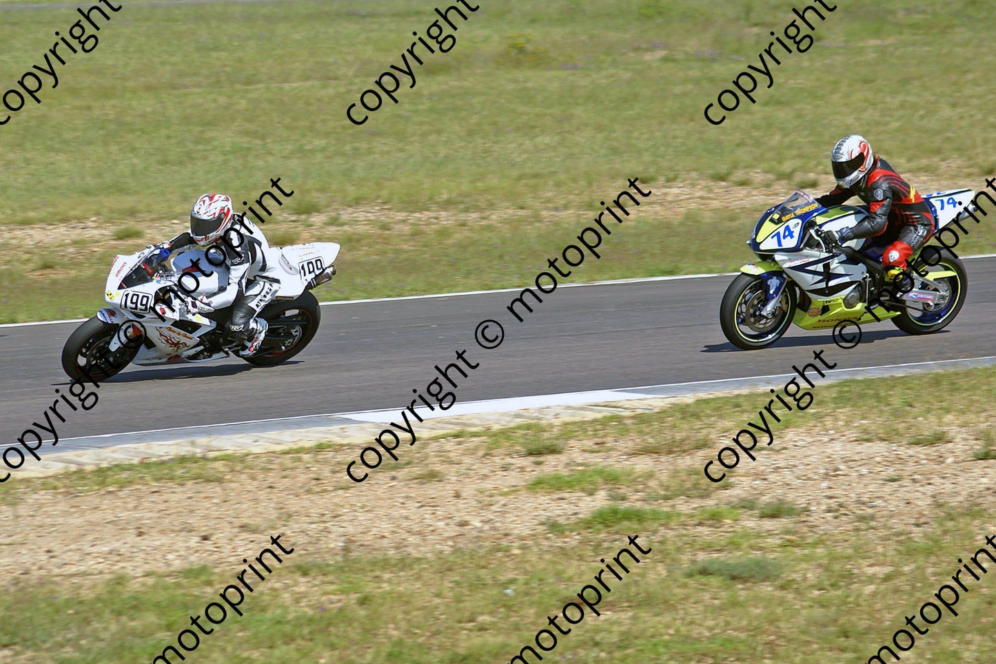 MC Vorster Yamaha R1 Gayle Thompson Honda CBR600 DSC00035