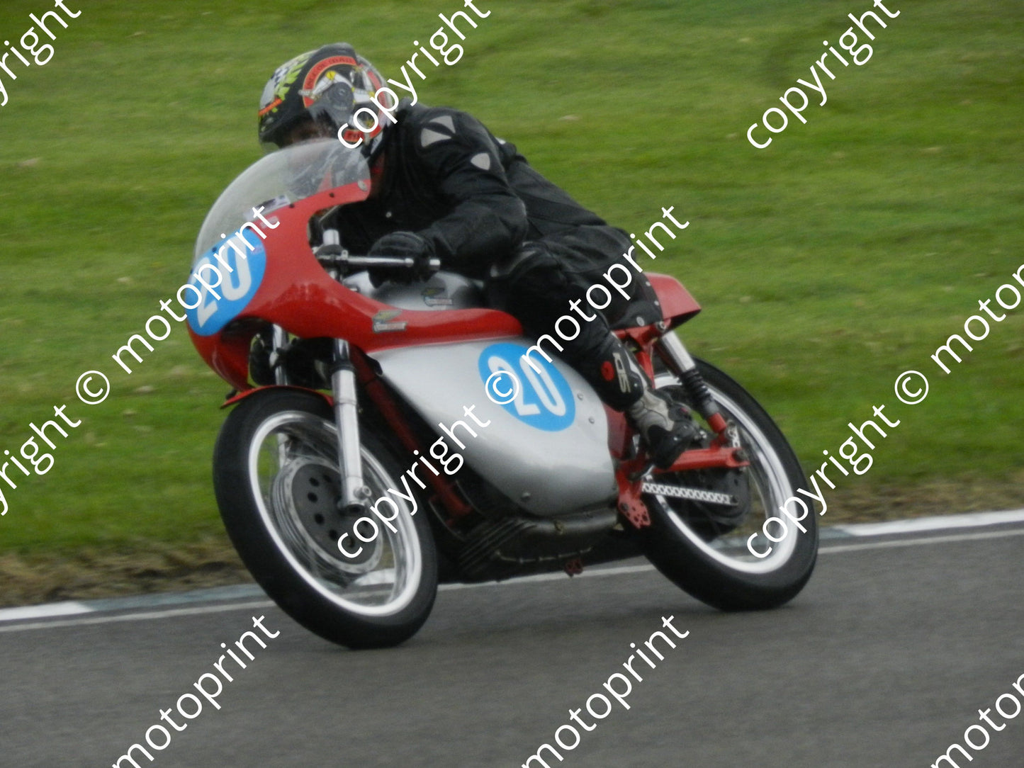 MC 20 Ducati 350 Griffiths Potter(27)
