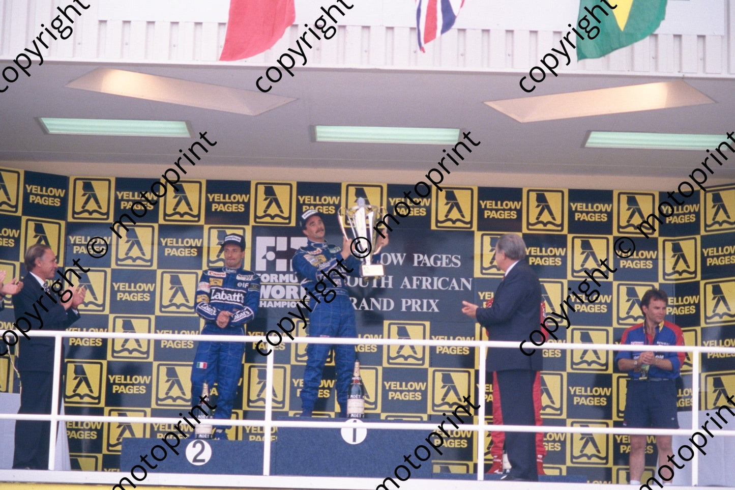 Podium Riccardo Patrese, Nigel Mansell, Pik Botha, Minister Foreign Affairs 05653 (courtesy Roger Swan) (20)