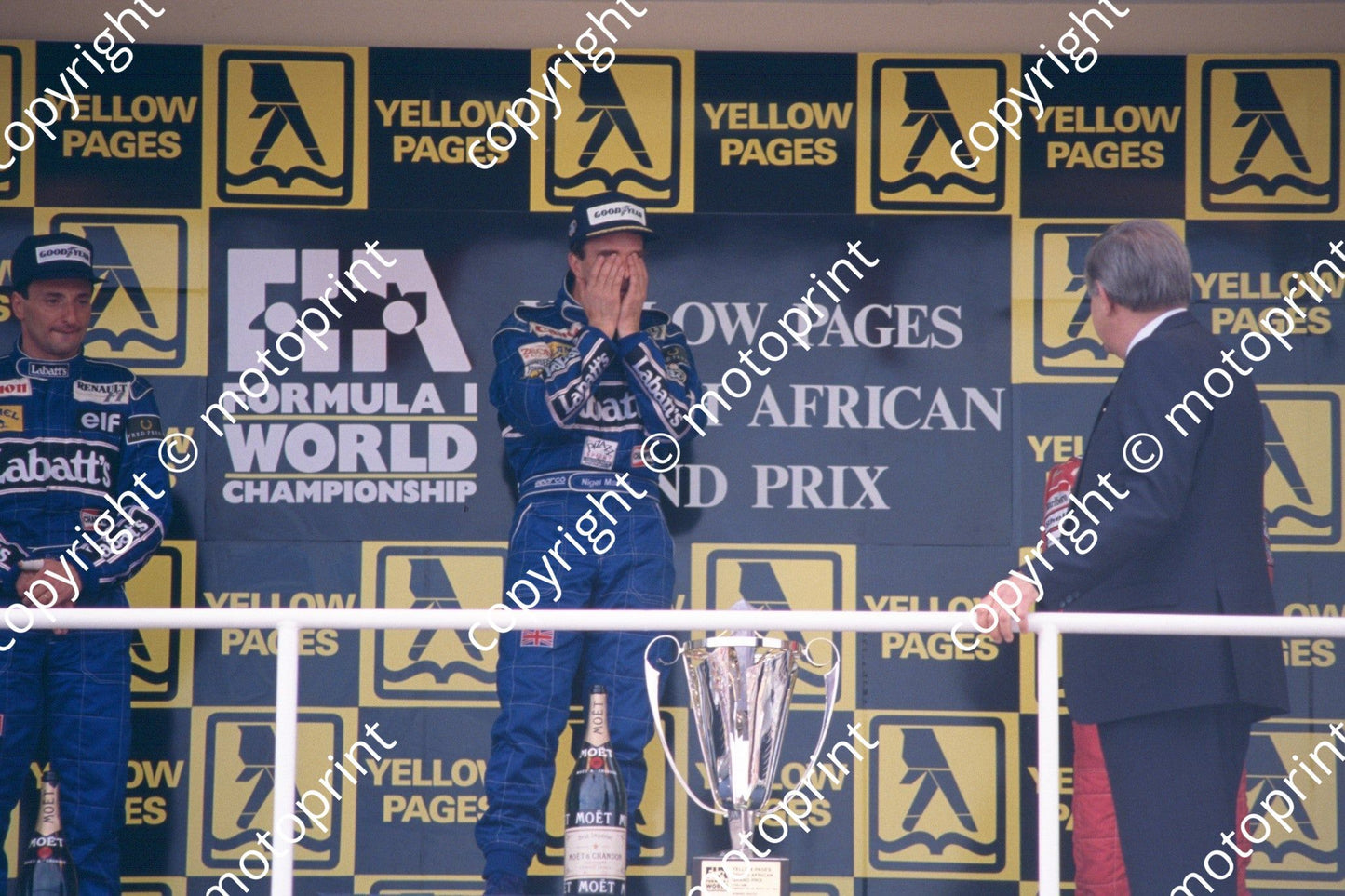 Podium Riccardo Patrese, Nigel Mansell, Pik Botha, Minister Foreign Affairs 05653 (courtesy Roger Swan) (21)