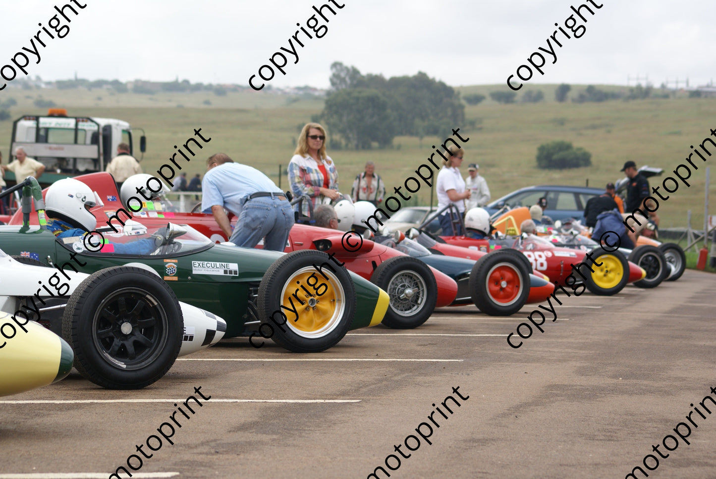 Pre-race paddock 30-1 DSC05585