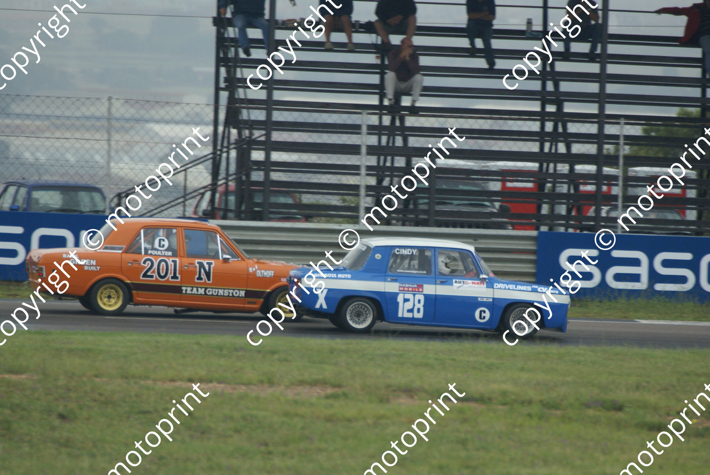 SL Evans-Finney Renault, Poulter Cortina 30-1 DSC05527