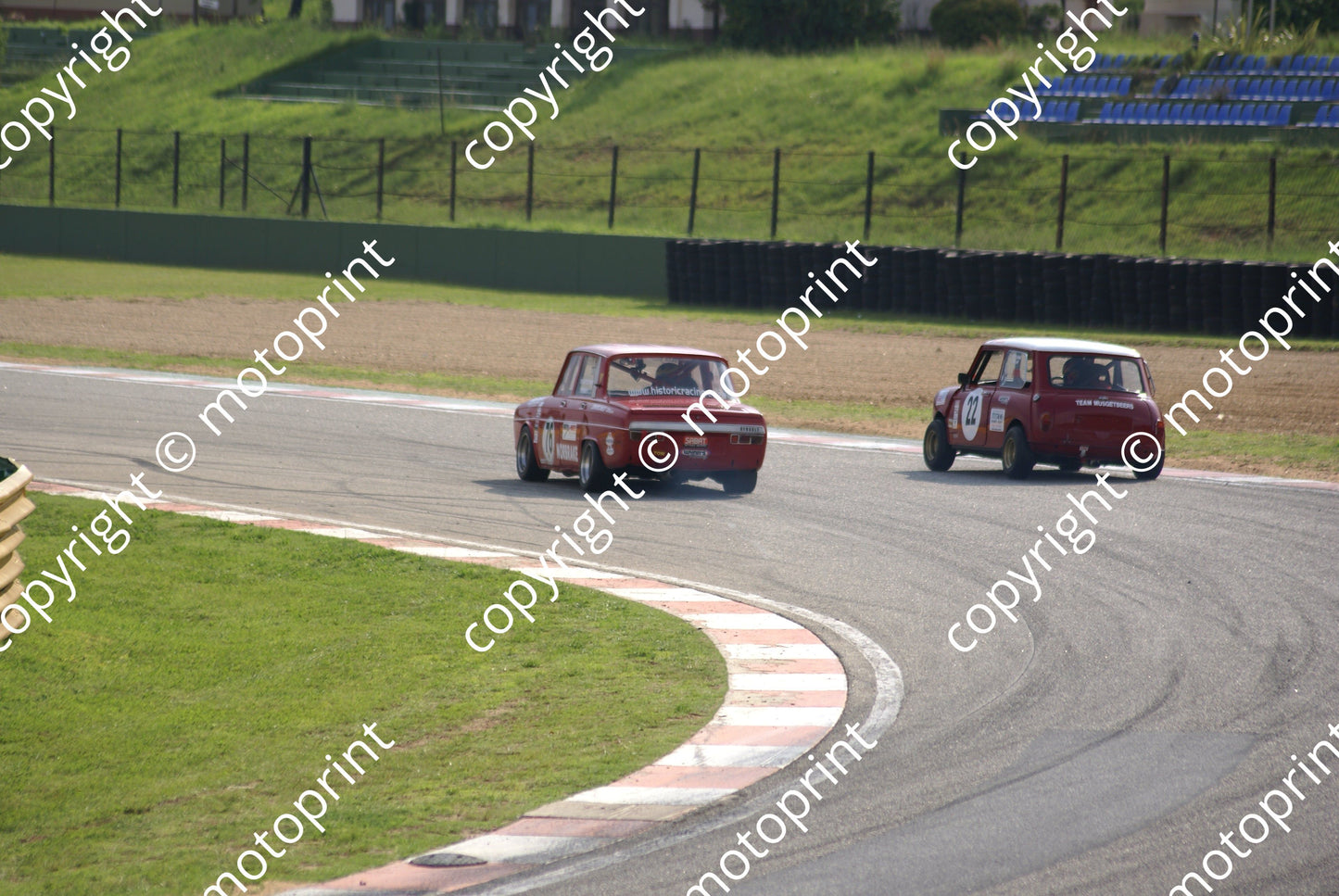 SL Law Austin Cooper 22 Finney Renault 76 DSC03691 race
