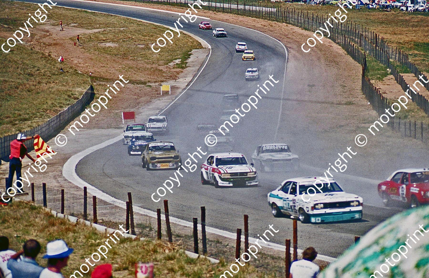 SL (thanks to Stuart Falconer) 1975 Wynns 1000 start dust on track note stream across track