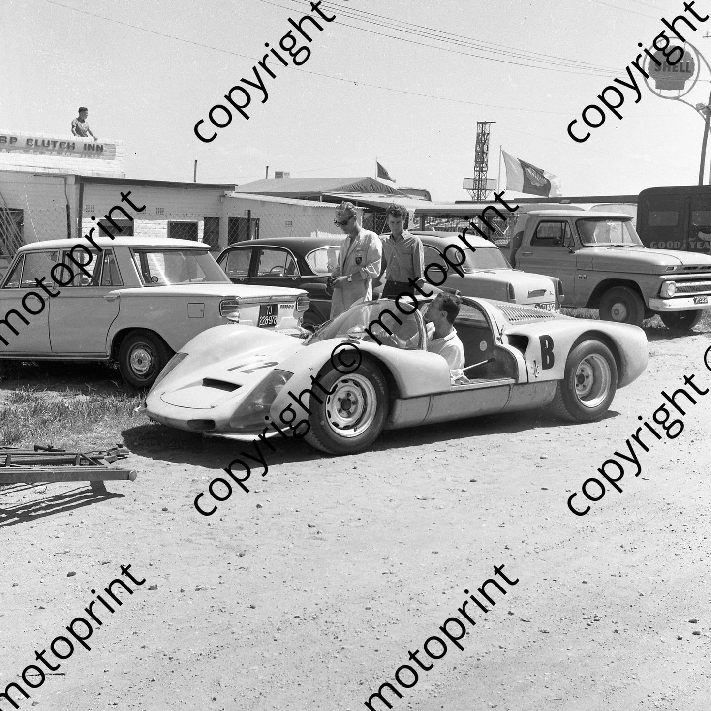 SP 1967 SA GP Mike D_Udy Porsche 906 support race (courtesy Ken Stewart) 001
