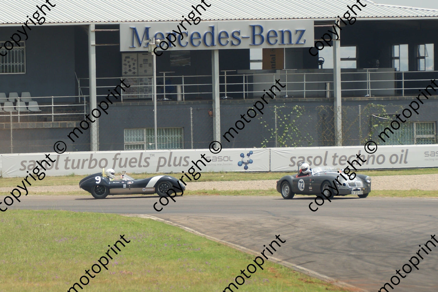 SP 9 R Longdon Lola Mk1 near miss 72 Champion MGA 27 Jan Z'kops (73)
