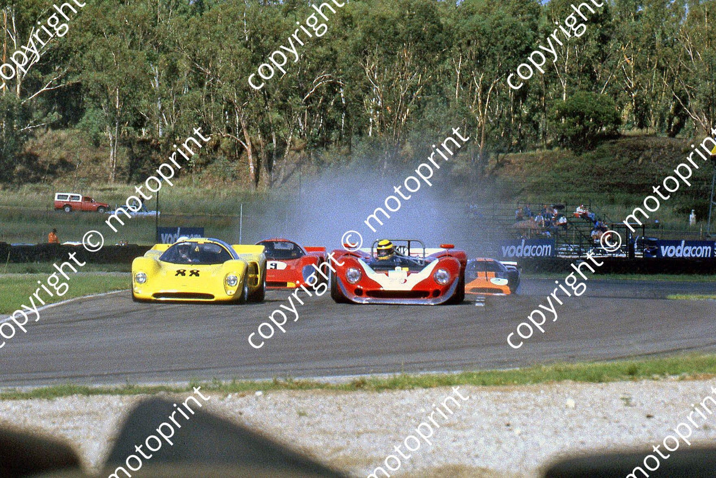SP Chevron B16, Lola T70 cement dust