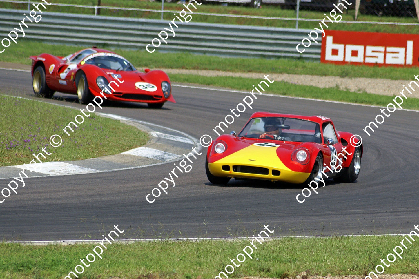 SP Chevron B8 A Minshaw, Ferrari P4r F van Niekerk DSC02240