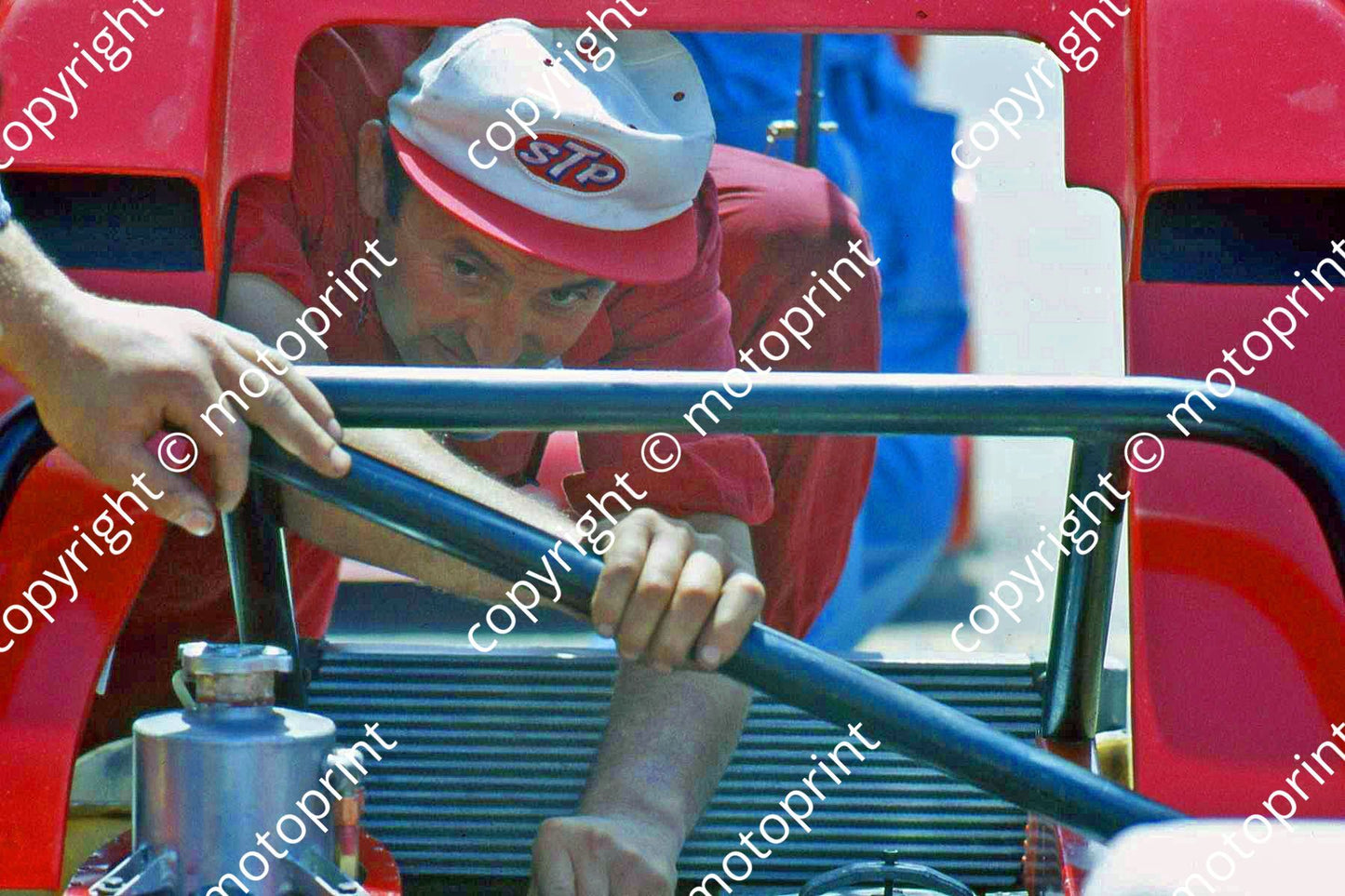 SP Ferrari mechanics entangled in 312P