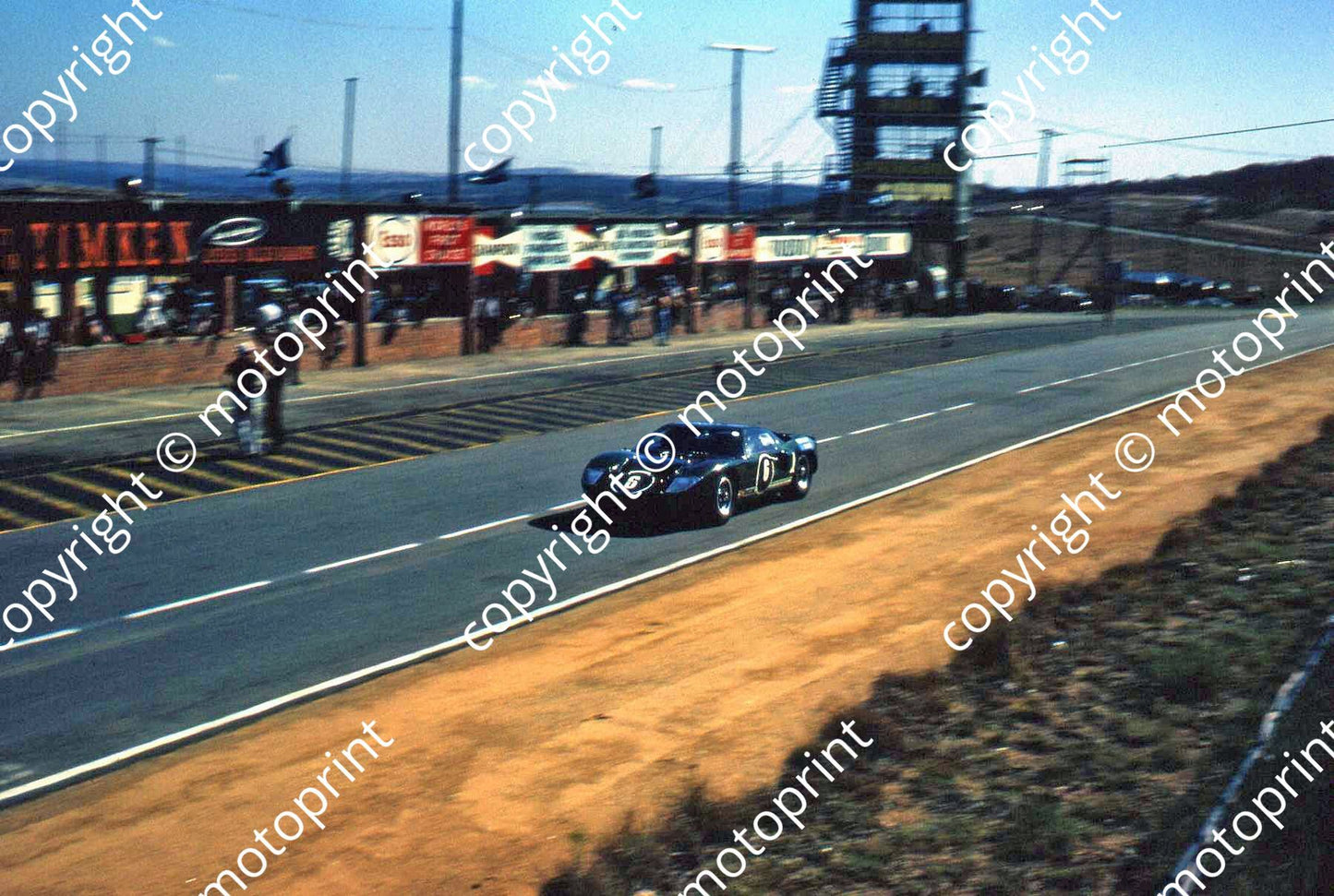 SP Ford GT Sutcliffe on straight