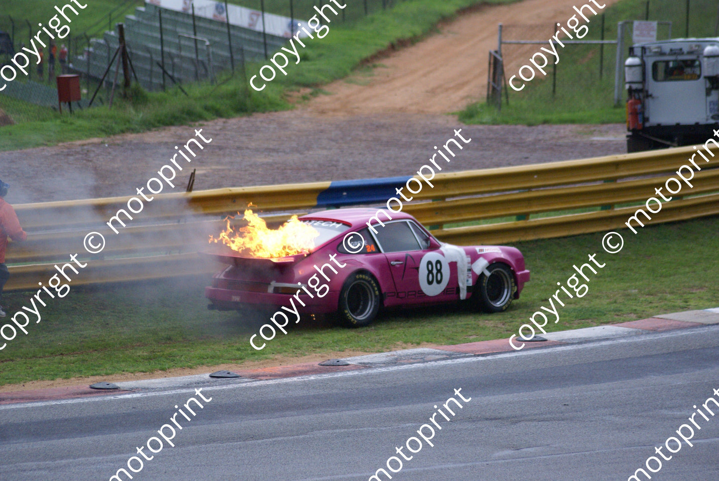 SP Greve Porsche RSR 88 DSC03809 fire race