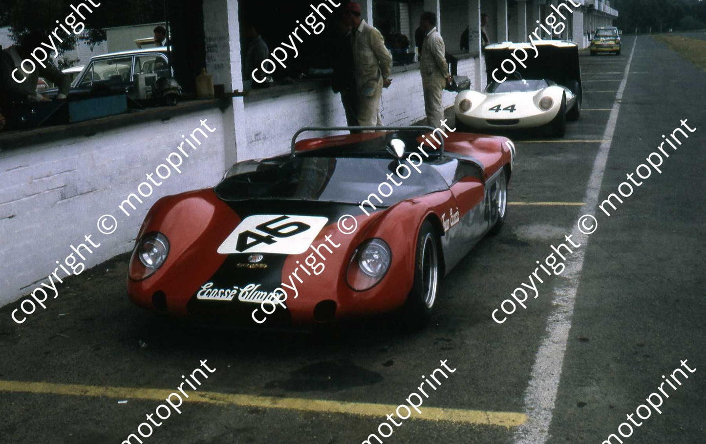 SP Jack Holme Ecosse Climax, Elfin Viljoen,  at pits