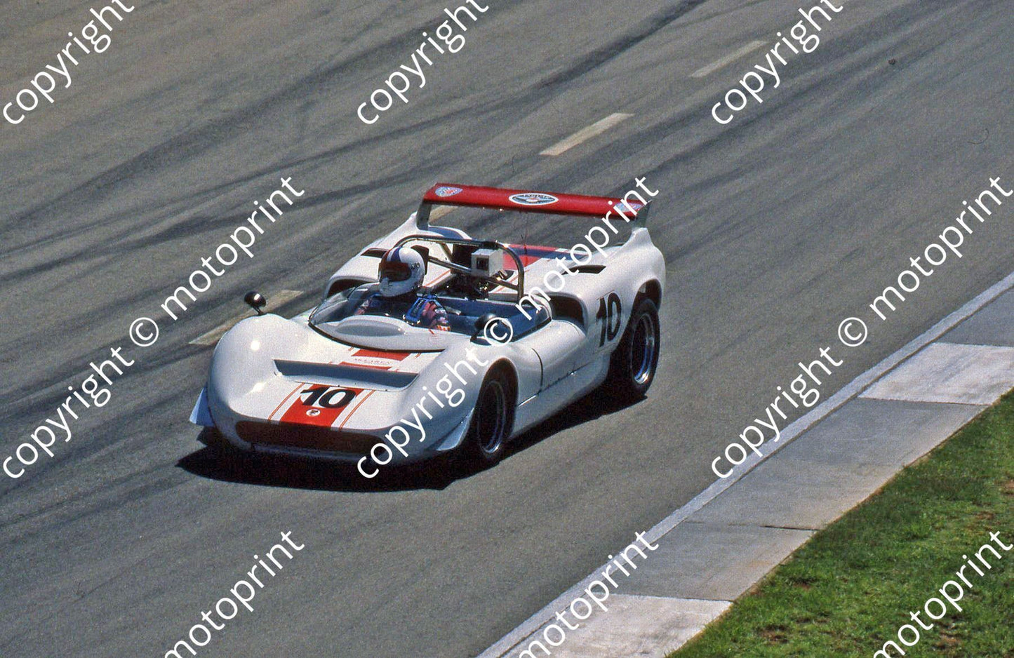 SP McLaren M1, note Amon scheme helmet check 1