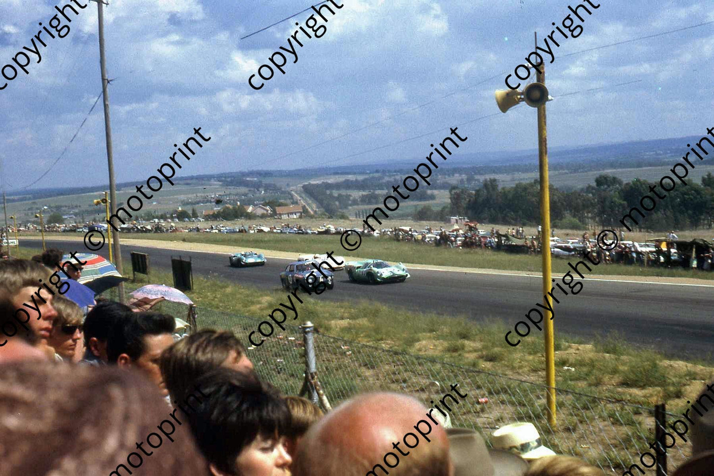 SP Opening laps D_Udy Serrurier check Lola and Alfa