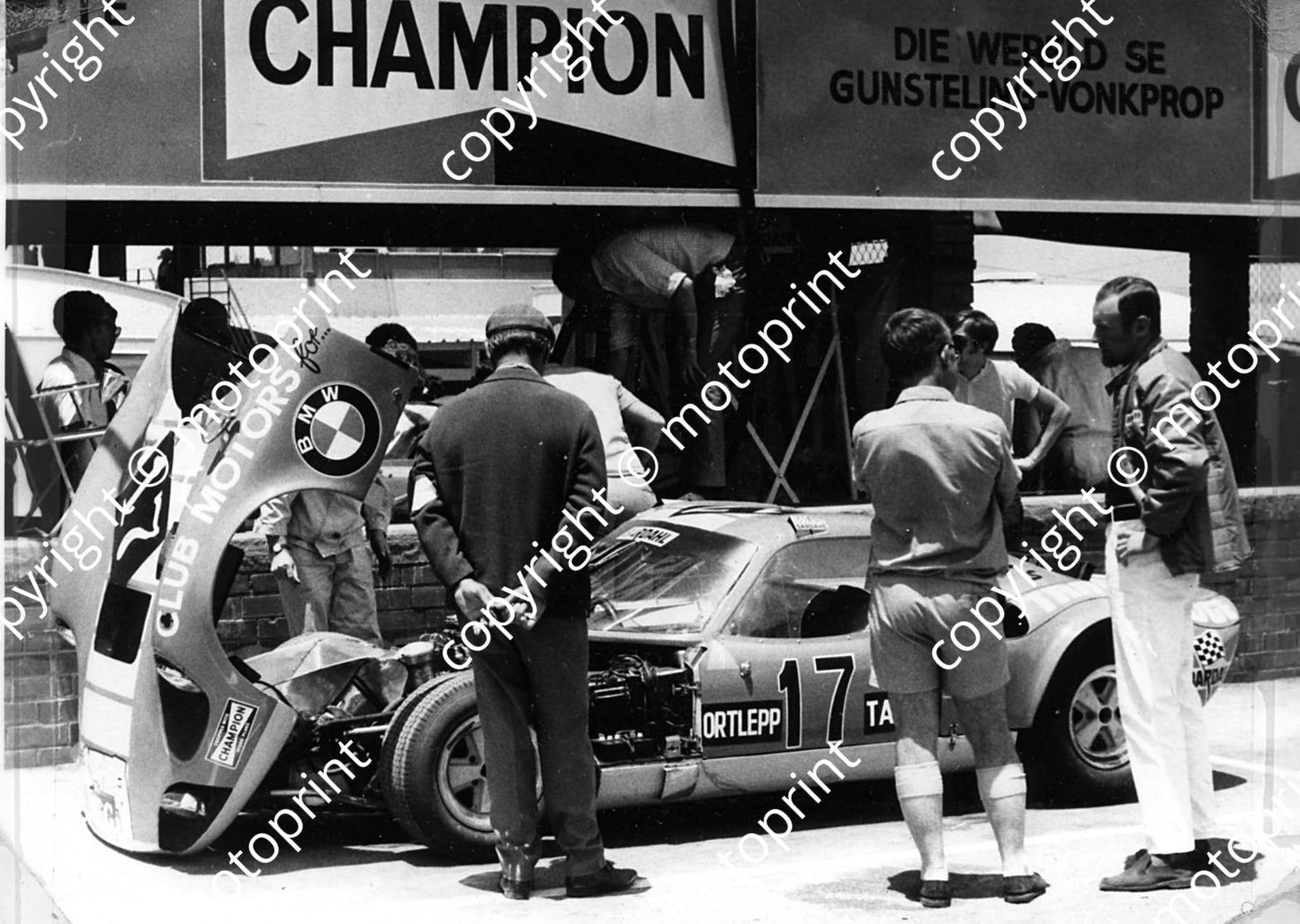 SP Ortlepp-Taylor Chevron B8 Kyalami 9 Hr 1970 Dave Charlton right SS SP022