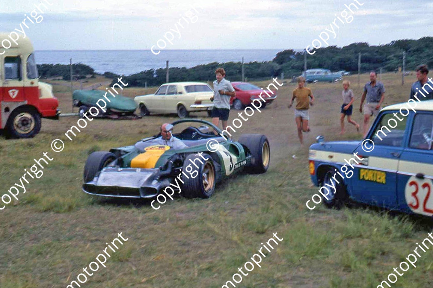 SP Piper Ferrari P4 in paddock Pied Piper note kids running