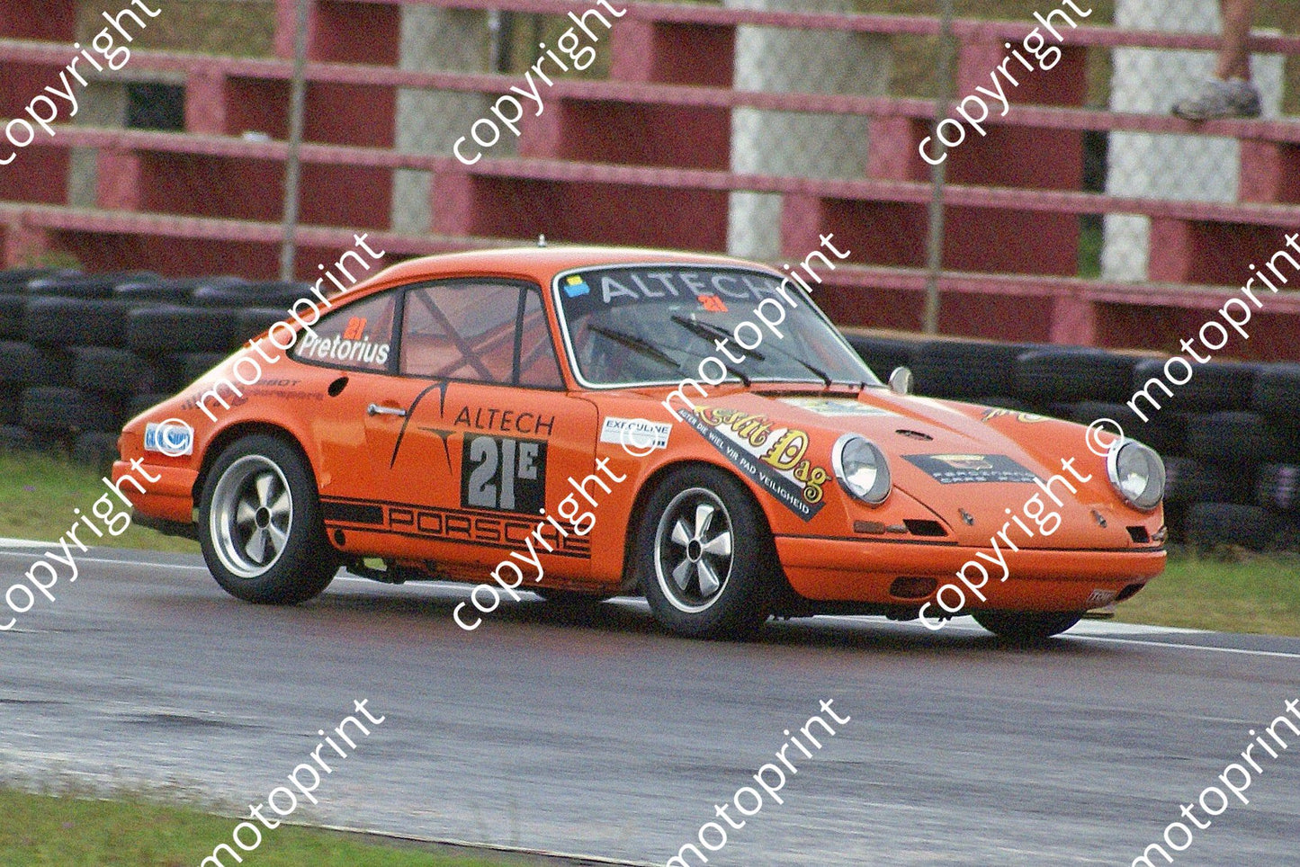 SP Pretorius Porsche 911 front wheel lock up crop DSC00215