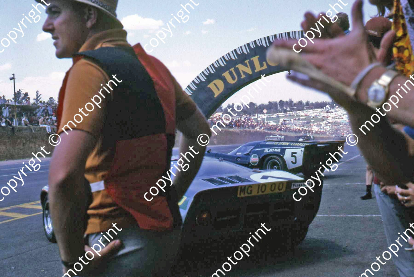 SP Start GT40 and Lola T70 Epstein Charlton