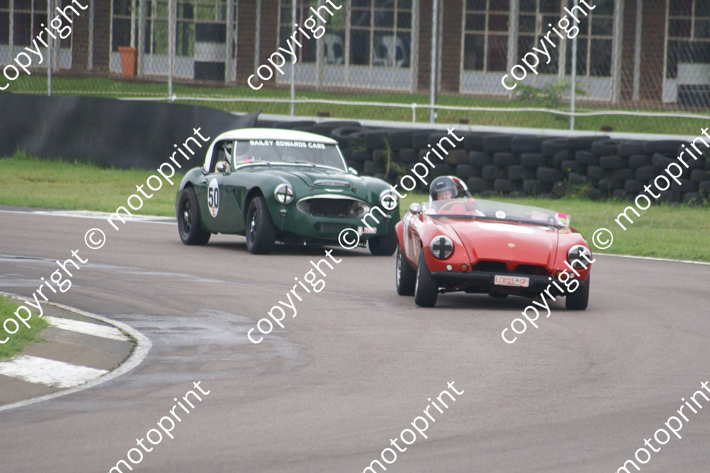 SP Algar Austin Healey follows Altona Dart 30-1 DSC05452