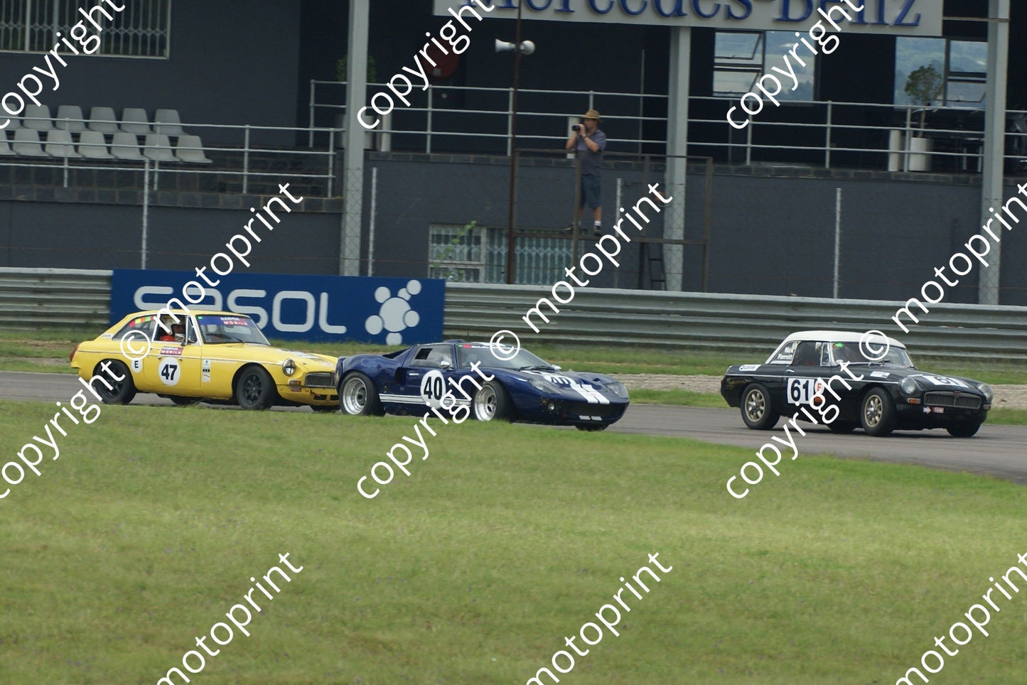 SP Bailey GT40 lapping Parrott Pearce MGs 31-1 DSC05752
