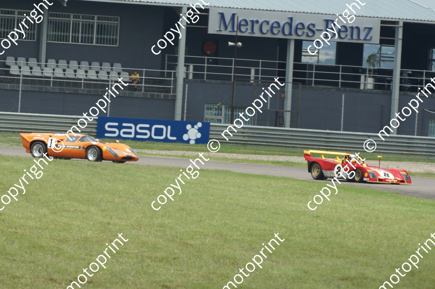 SP Dick Lola T70 following Laidlaw Ferrari 312PB 31-1 DSC05994