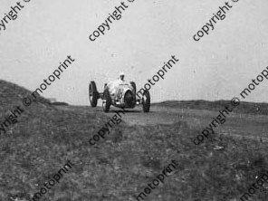 SS 1937 1 Jan EL Rosemeyer Auto Union 5th crop not on site 058