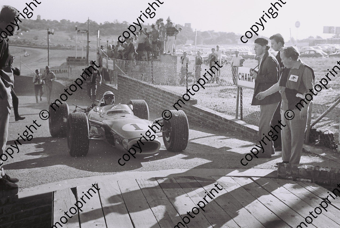 SS 1968 Kyalami Love Lotus 49 onto ramp 298)