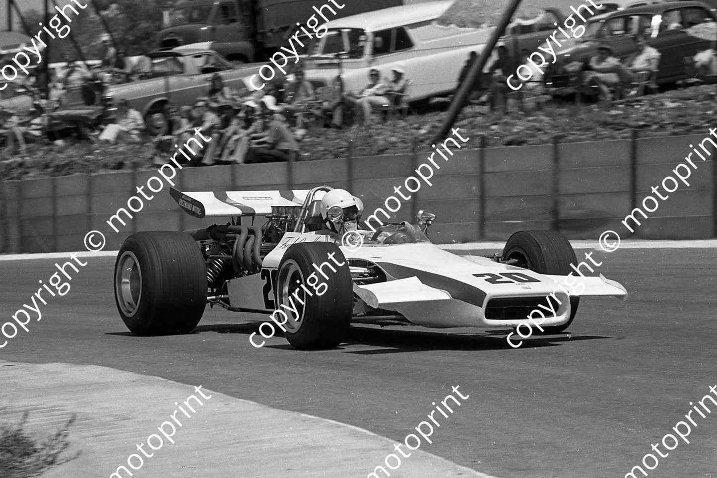 SS 20 F Cowell Lola T190 (permission Malcolm Sampson Motorsport Photography) 1972 Kya (140)