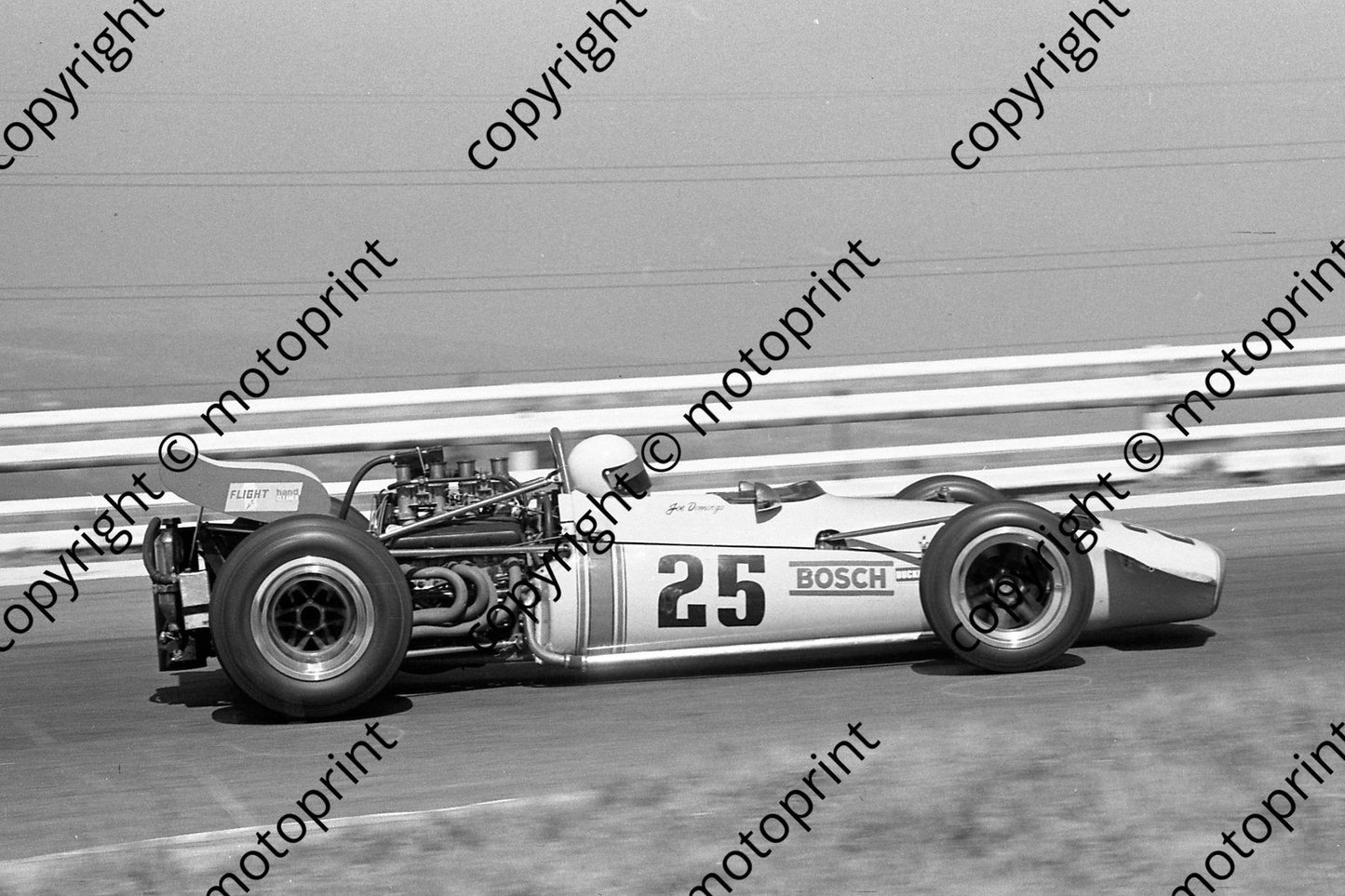 SS 25 J Domingo Lola T142 Chev (permission Malcolm Sampson Motorsport Photography) 1972 Kya (1)