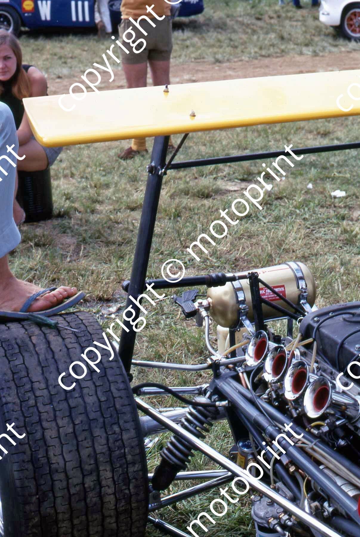 SS Aerofoil and extinguisher BT23