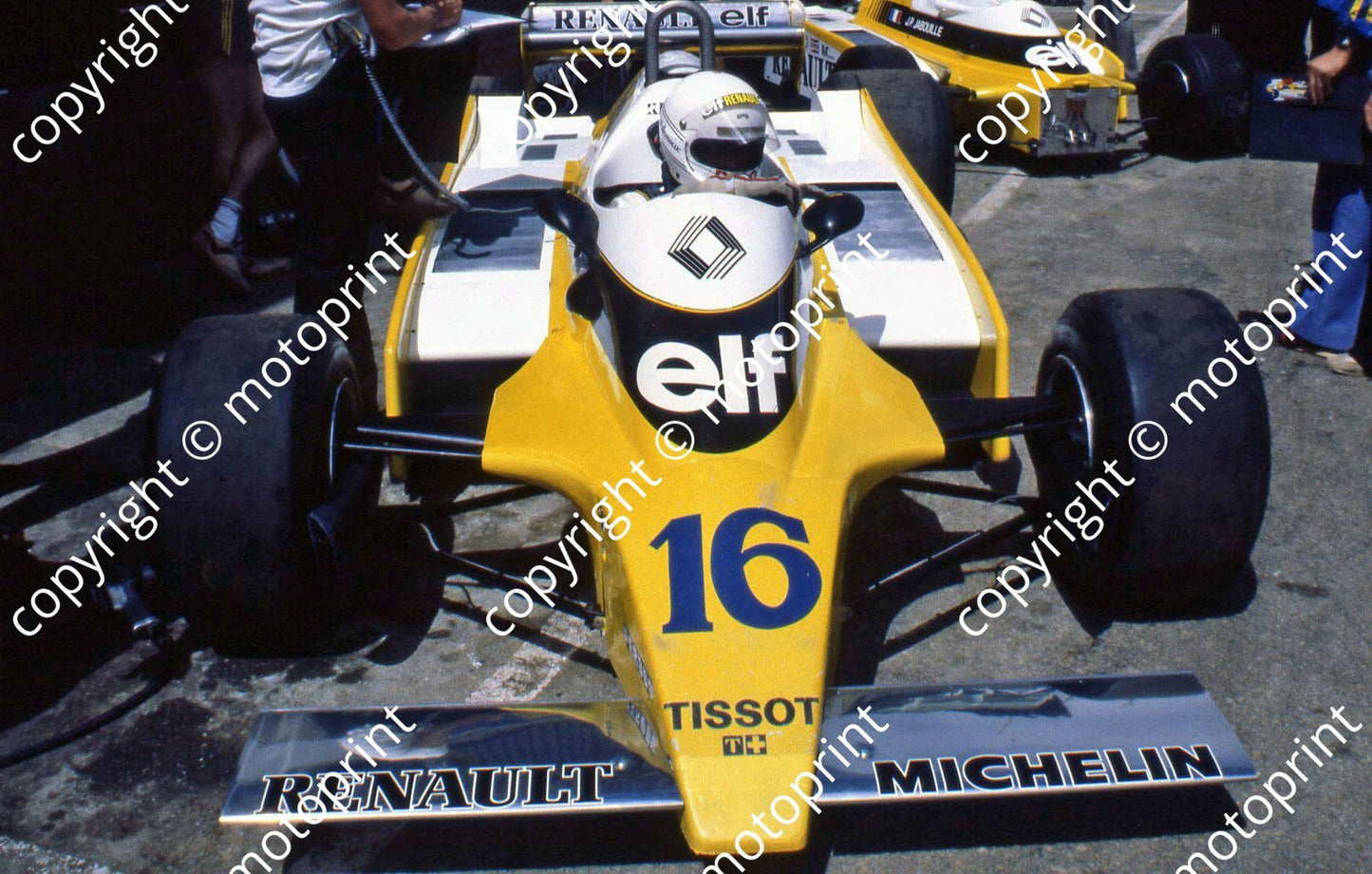 SS Arnoux Renault RE21 in pits