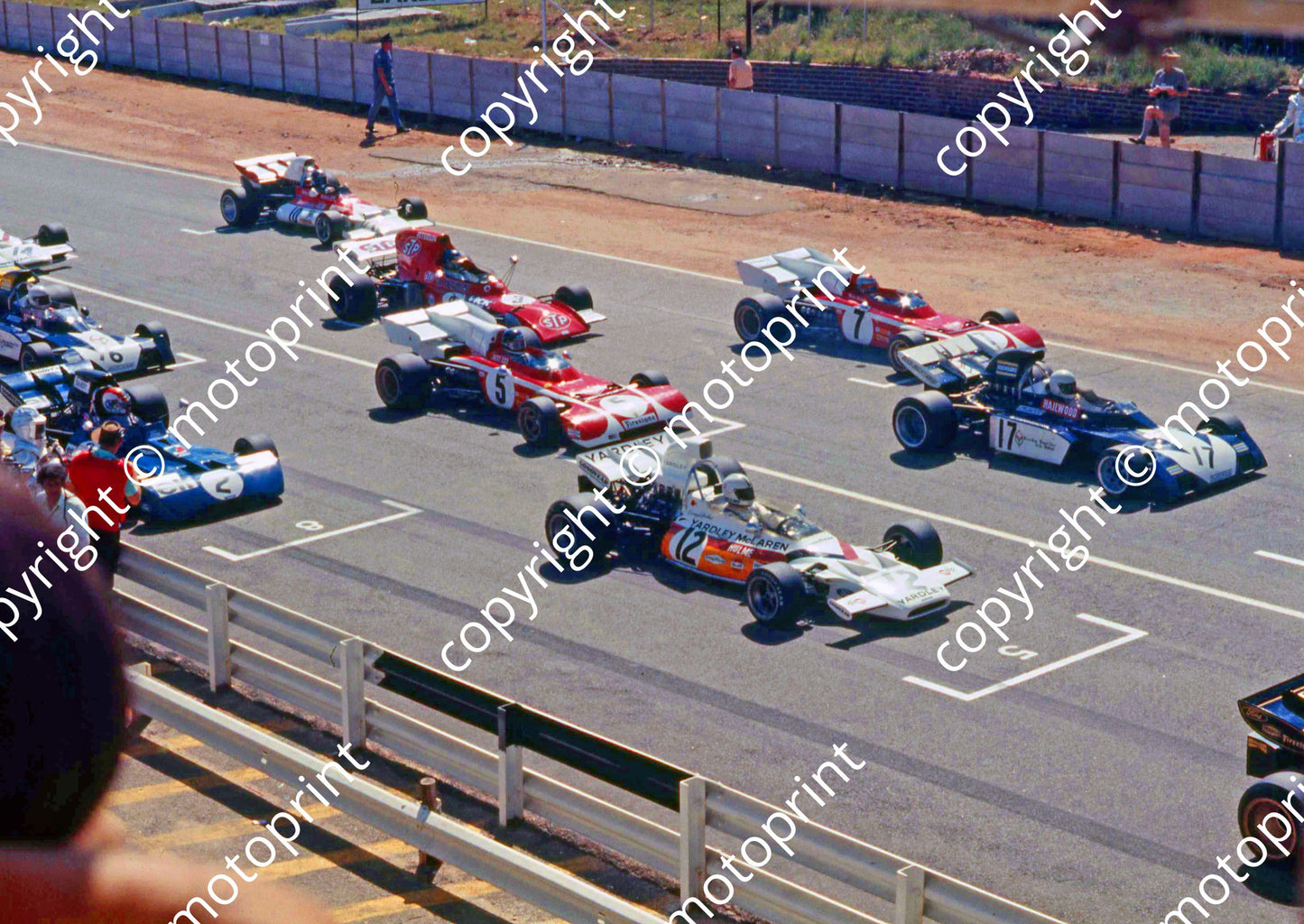 SS Grid 2nd row, Hulme, Hailwood, 3rd row Cevert, Ickx, Andrett scanned 20x30 cm A4 (2)