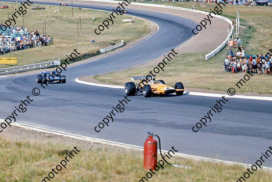 SS Hulme McLaren M14 leading Stewart March 701 Jukskei