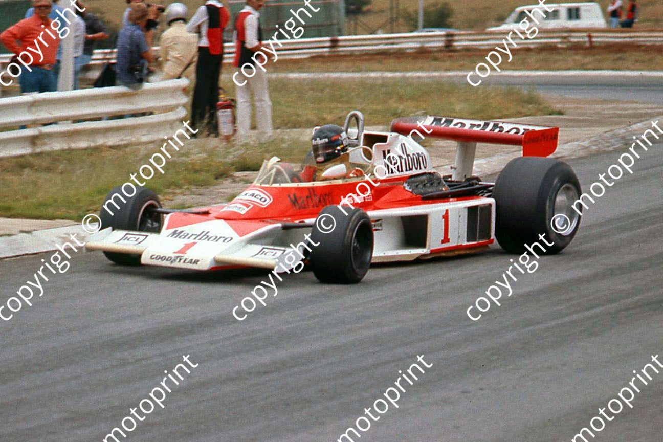 SS Hunt McLaren M23 sliding Leeukop cropped