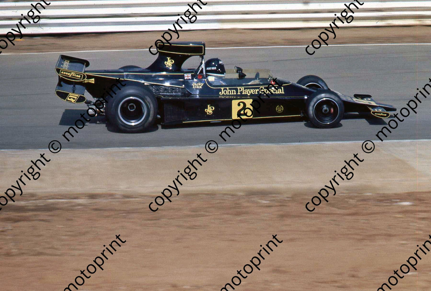 SS Ickx Lotus 76 JPS 10 close Esses